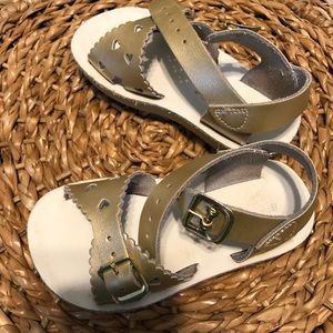 Gold Saltwater Sweetheart sandal  sz 6